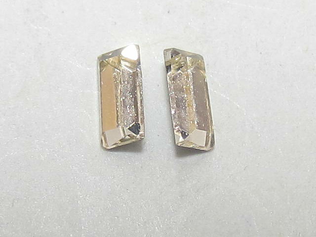 12 pcs. 4x2mm OVAL LIGHT GOLD QUARTZ (maxima) POINTED BACK PRECIOSA Rhinestones